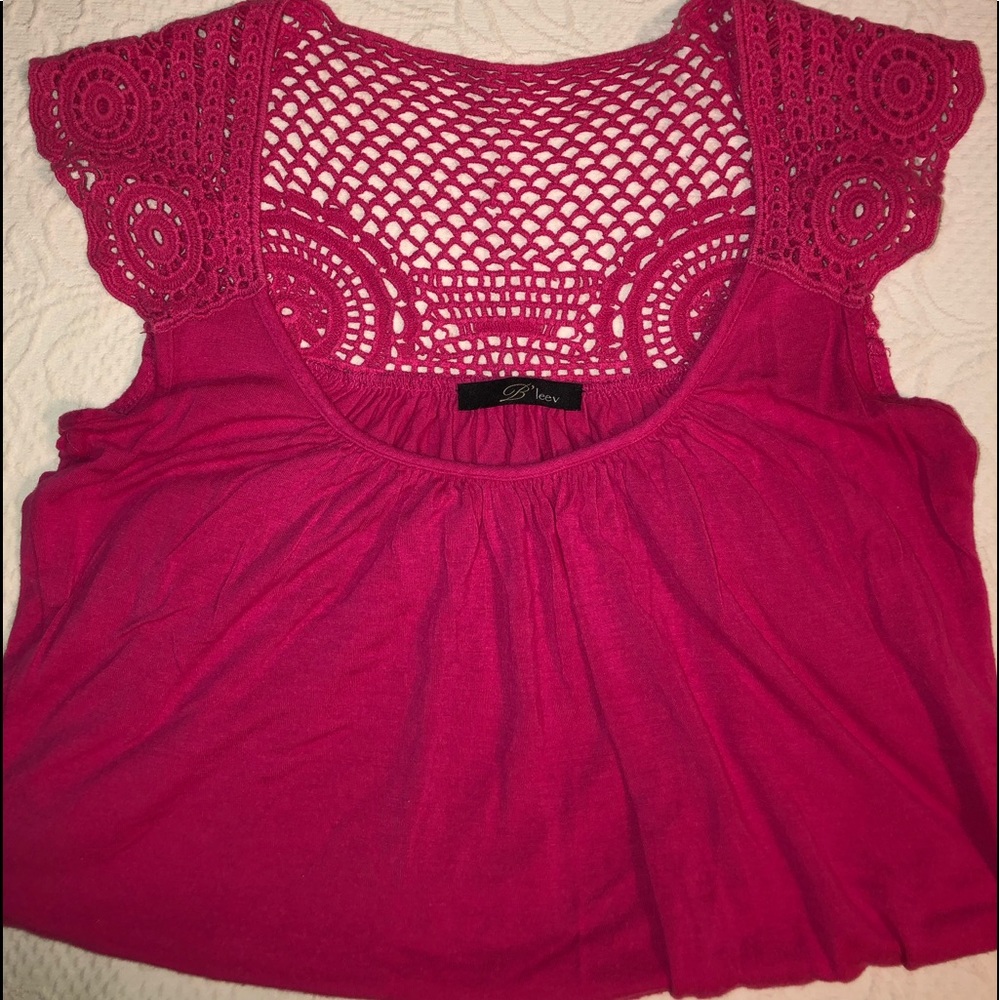 EUC adorable soft flowing cap laced sleeves shirt